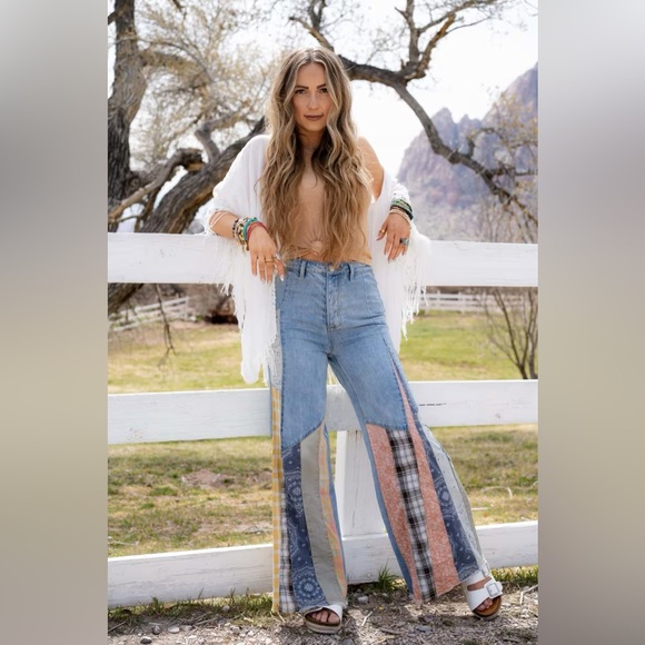 NWOT EASEL Magnolia Patchwork Jeans Blue and Yellow Flare Small 26 - Picture 2 of 5